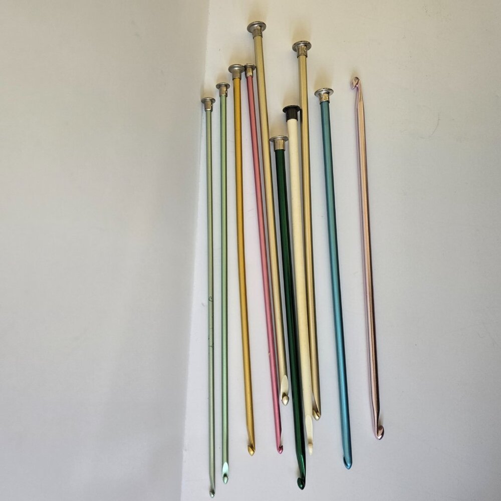 Vintage Crochet Hook Bundle Lot Colorful Sizes J 5 6 8 10 - Picture 10 of 12